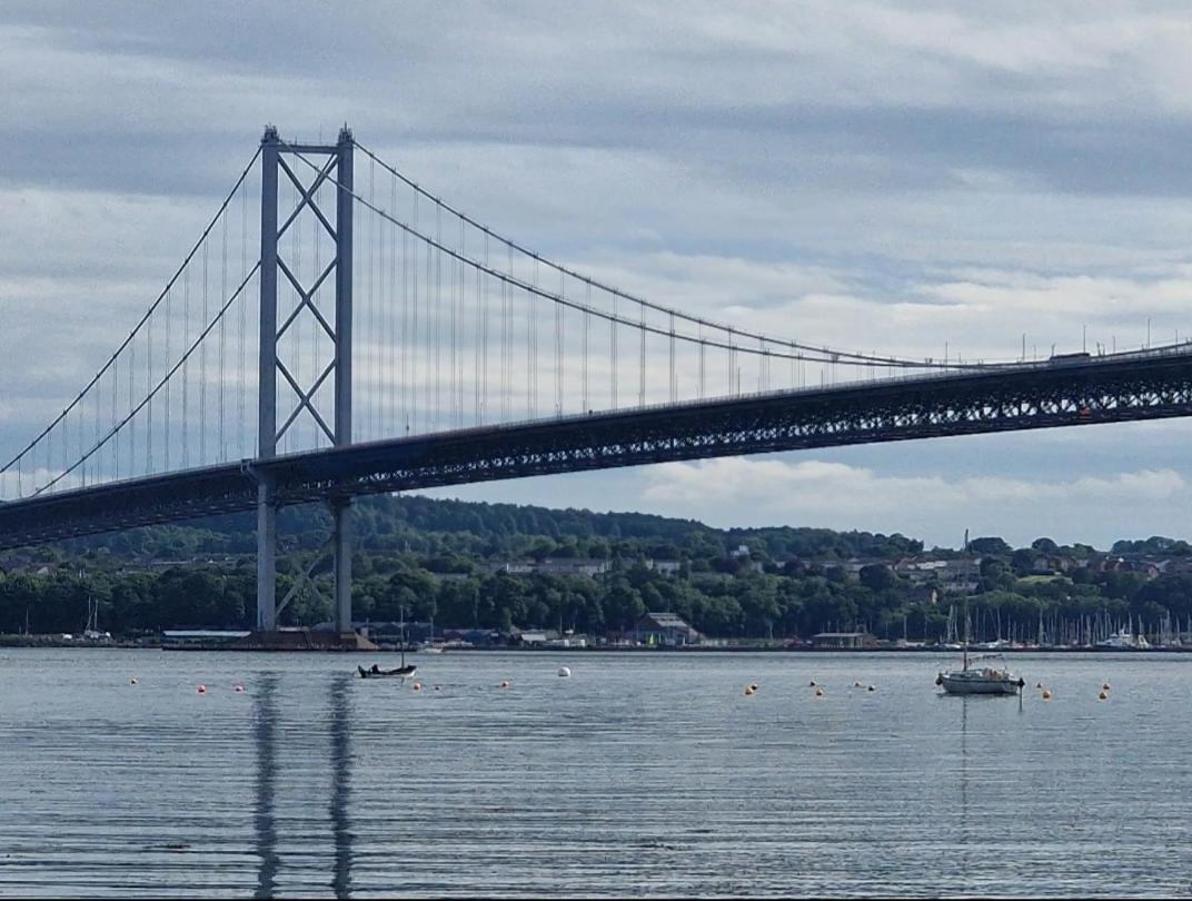 Вілла Three Bridges Waterfront Норт-Квінсферрі Екстер'єр фото