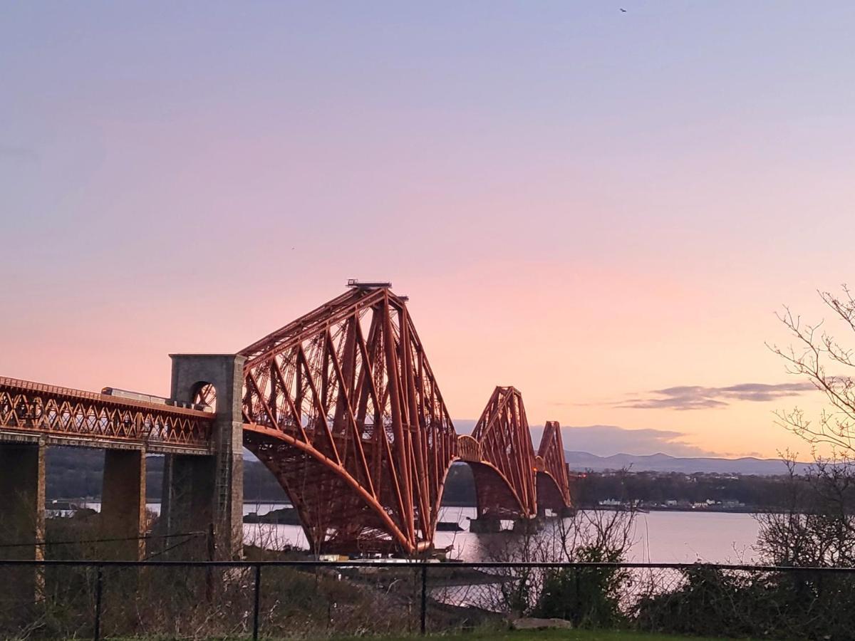 Вілла Three Bridges Waterfront Норт-Квінсферрі Екстер'єр фото