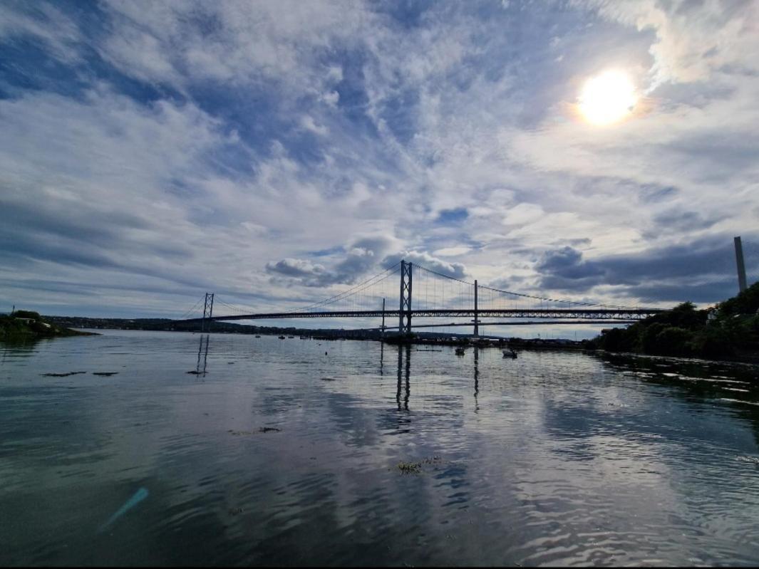 Вілла Three Bridges Waterfront Норт-Квінсферрі Екстер'єр фото